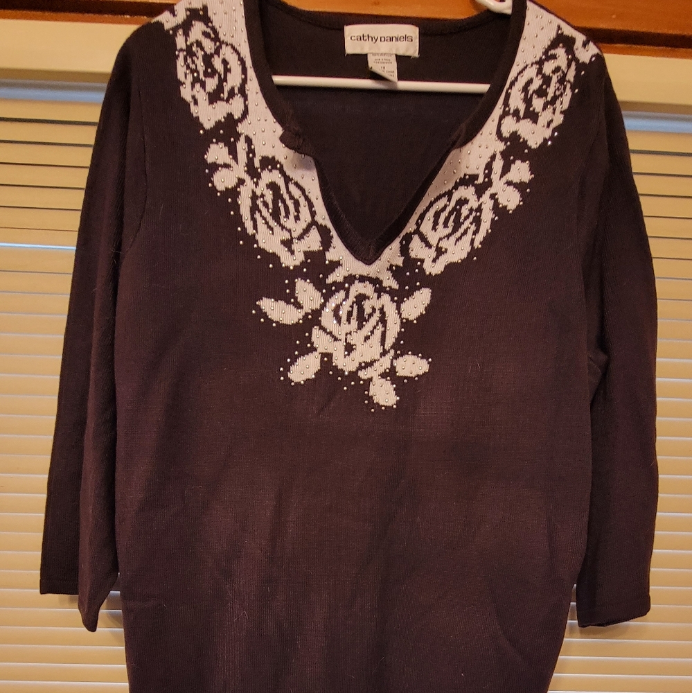 Sweater top, purple and white,  Cathy Daniels size 1X